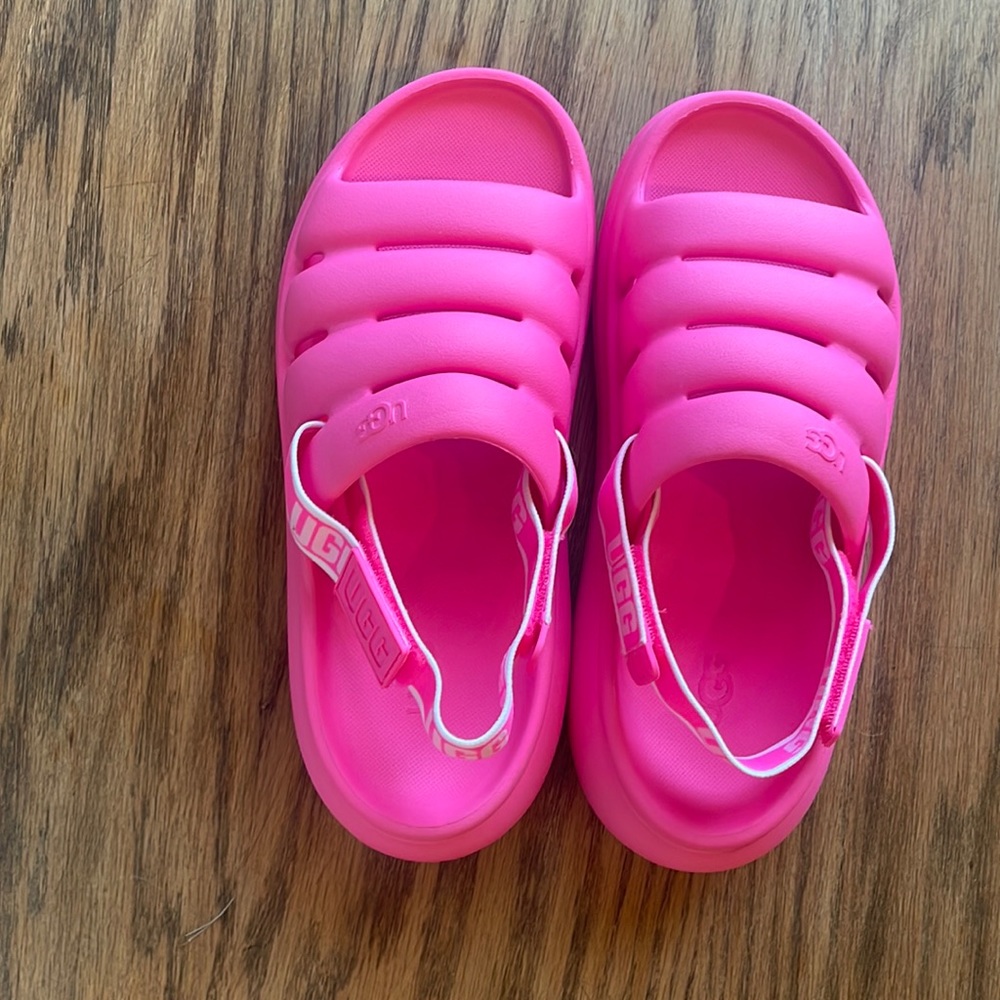 Women’s UGG “Sport Yeah” sandals